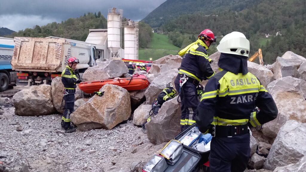 Iskanje poškodovane osebe Iskanje in oskrba poškodovane osebe na meddruštvena vaja