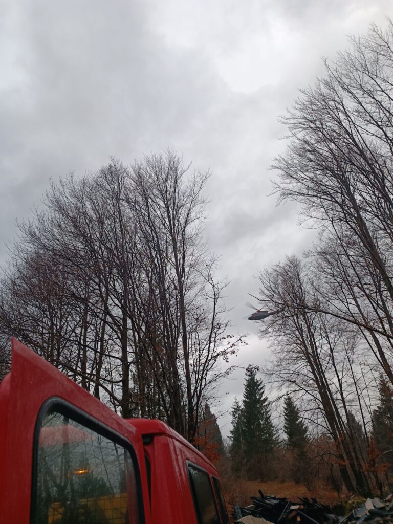 Helikopter pomaga pri iskanju pogrešane osebe