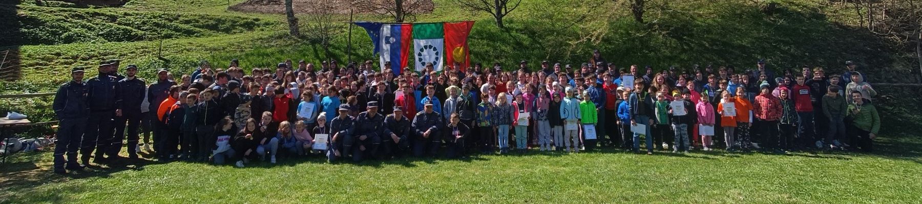 Skupna slika orientacija 2025 Skupna slika vseh ekip in pomočnikov na gasilska orientacija