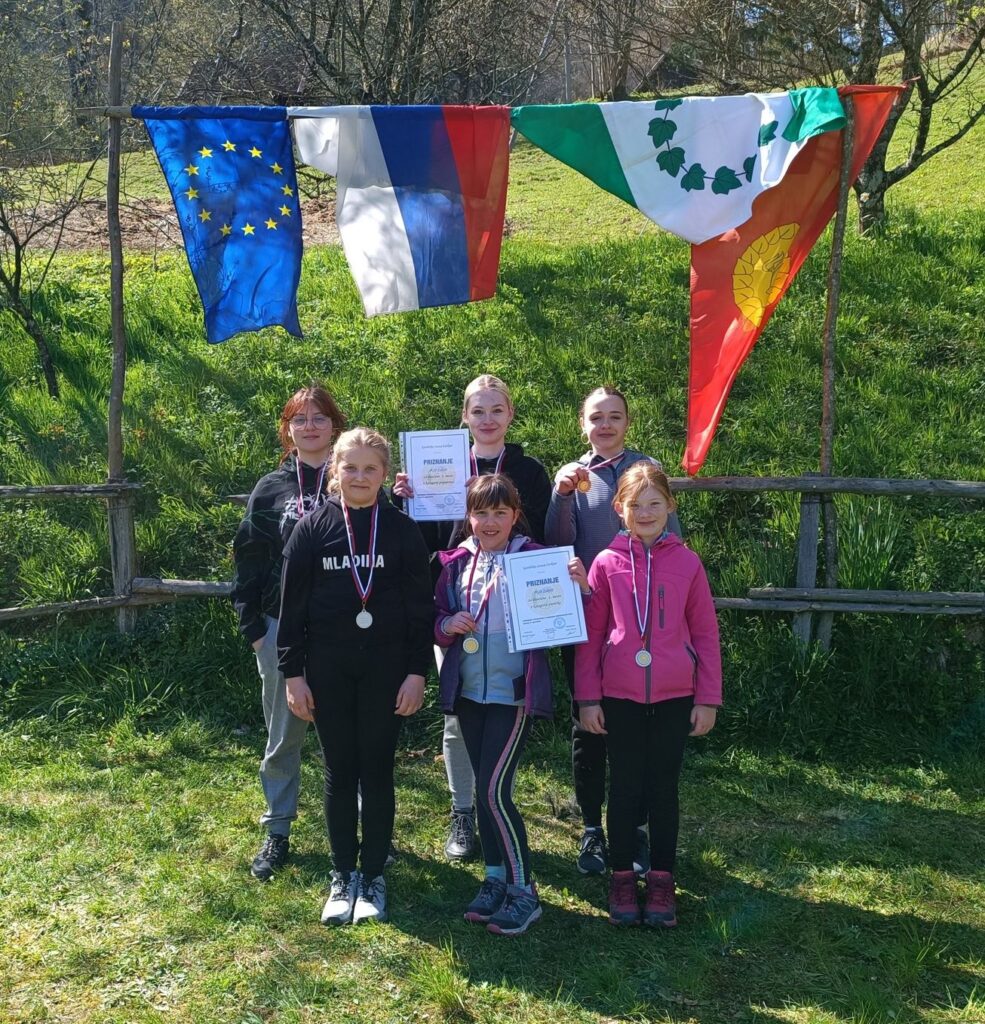 Stopničke PGD Zakriž Članice PGD Zakriž, ki so se uvrstile na stopničke